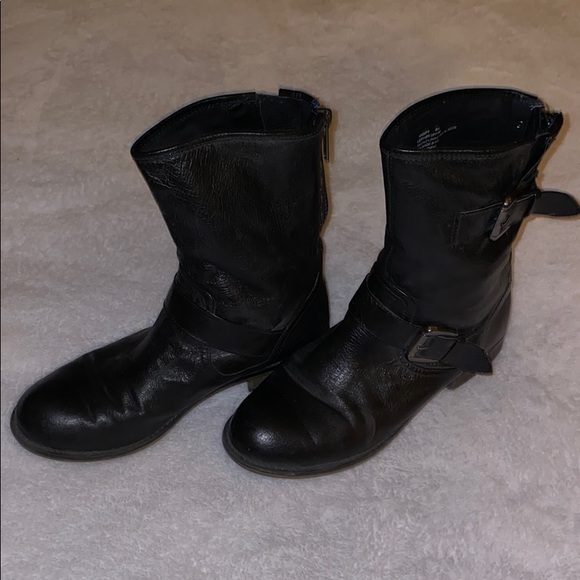 Steve Madden Black Ankle Riding Buckle Boots Sz 8 - Picture 2 of 7